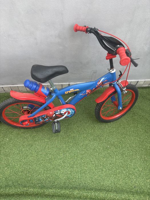Bicicleta do hormem arranha para criança de 5 a 7 anos