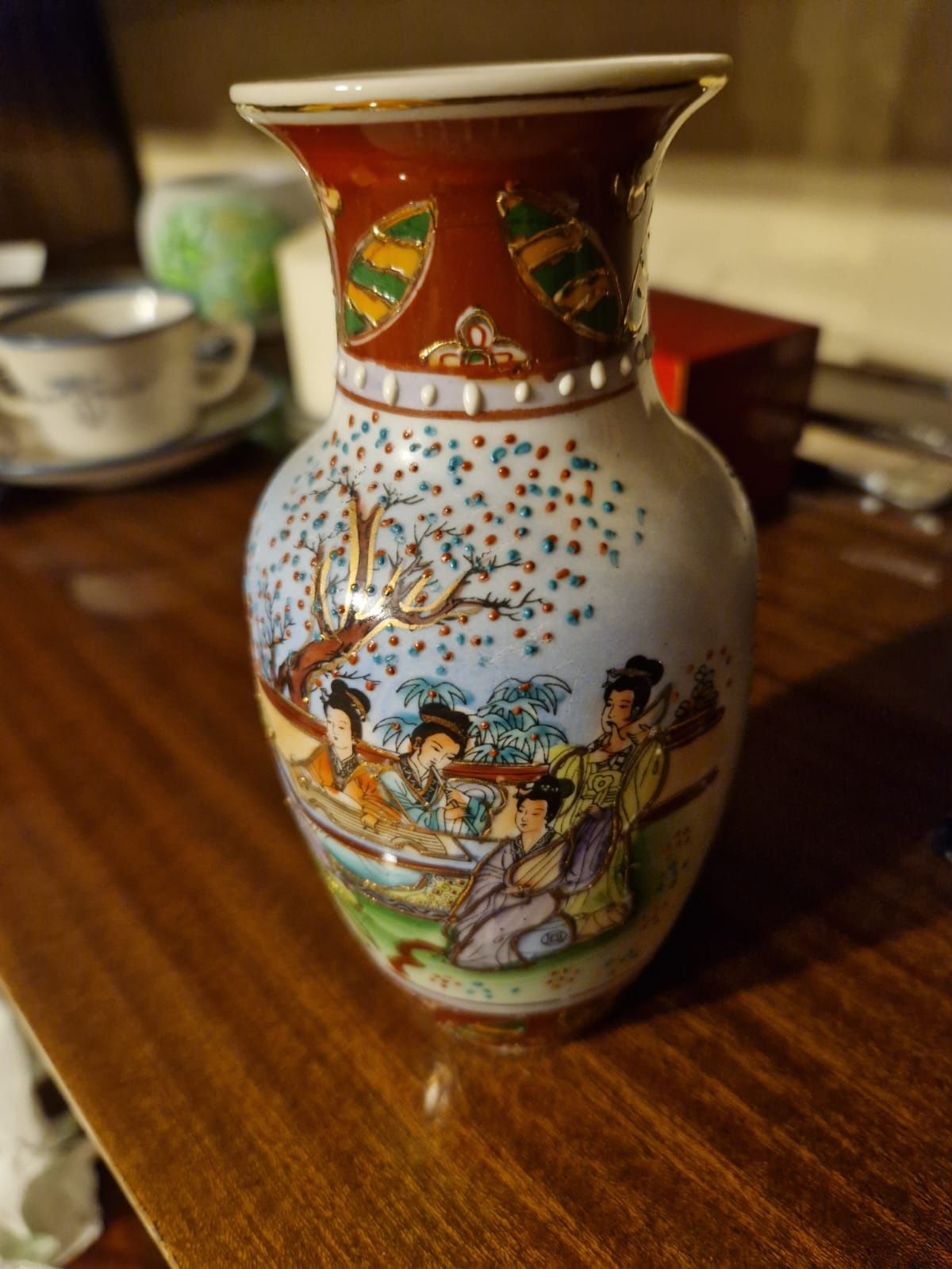 Ręcznie malowany chiński wazonik porcelanowy PRL