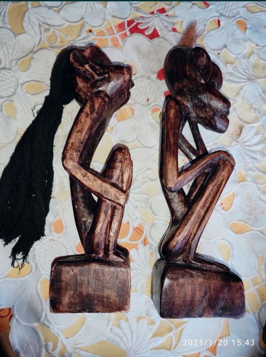 Pięć figurek afrykańskich
Lekkie drewno