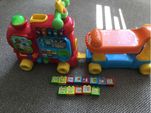 Pociąg z klockami Vtech 12-18 miesięcy