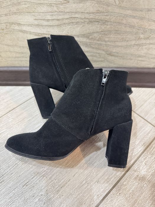Козаки,ботинки чорні,замшеві на каблуку,напівботинки 37р