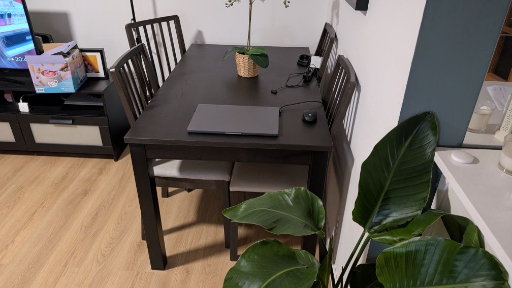 Mesa com cadeiras IKEA