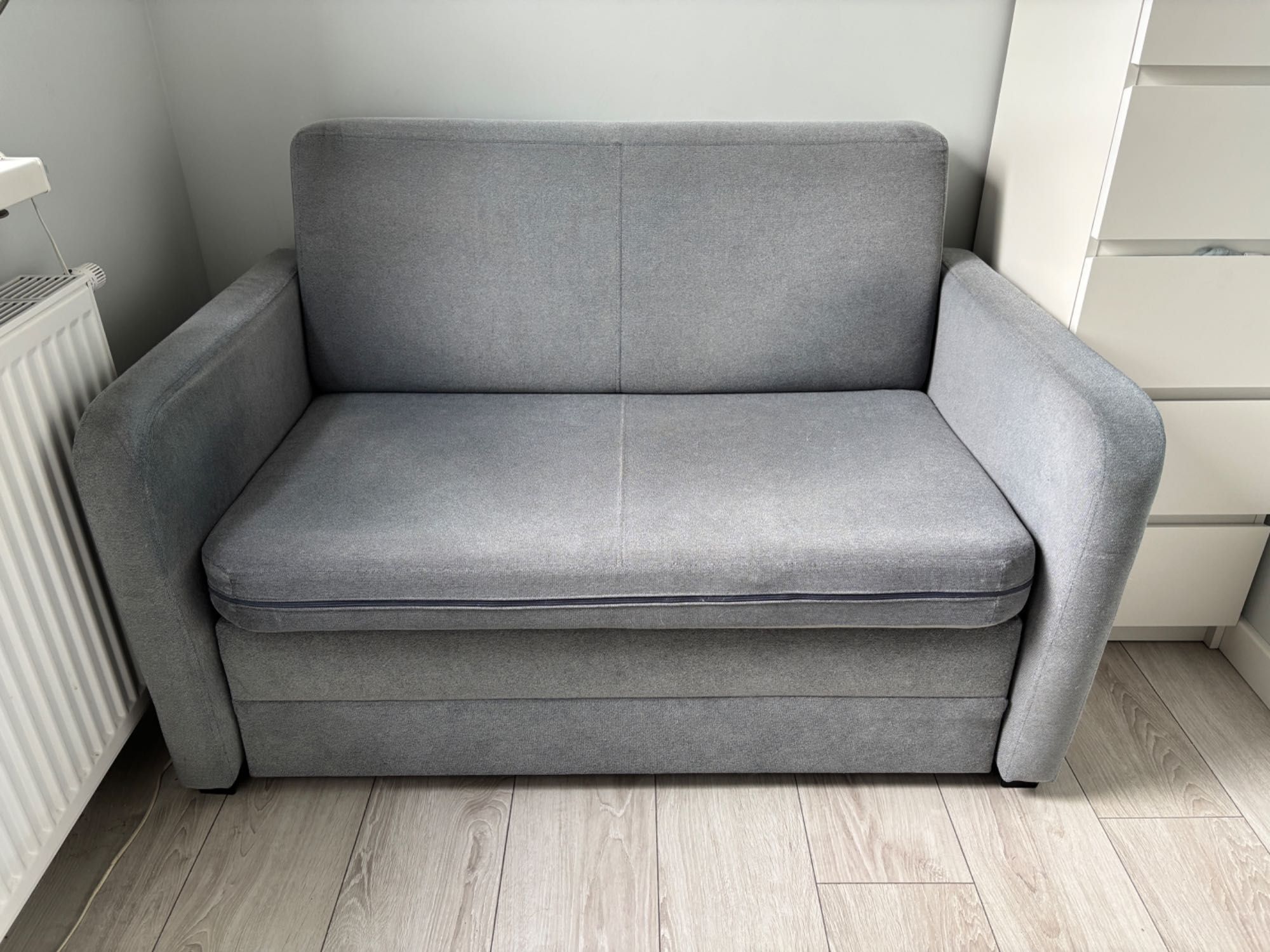 Rozkładana sofa 2 osobowa