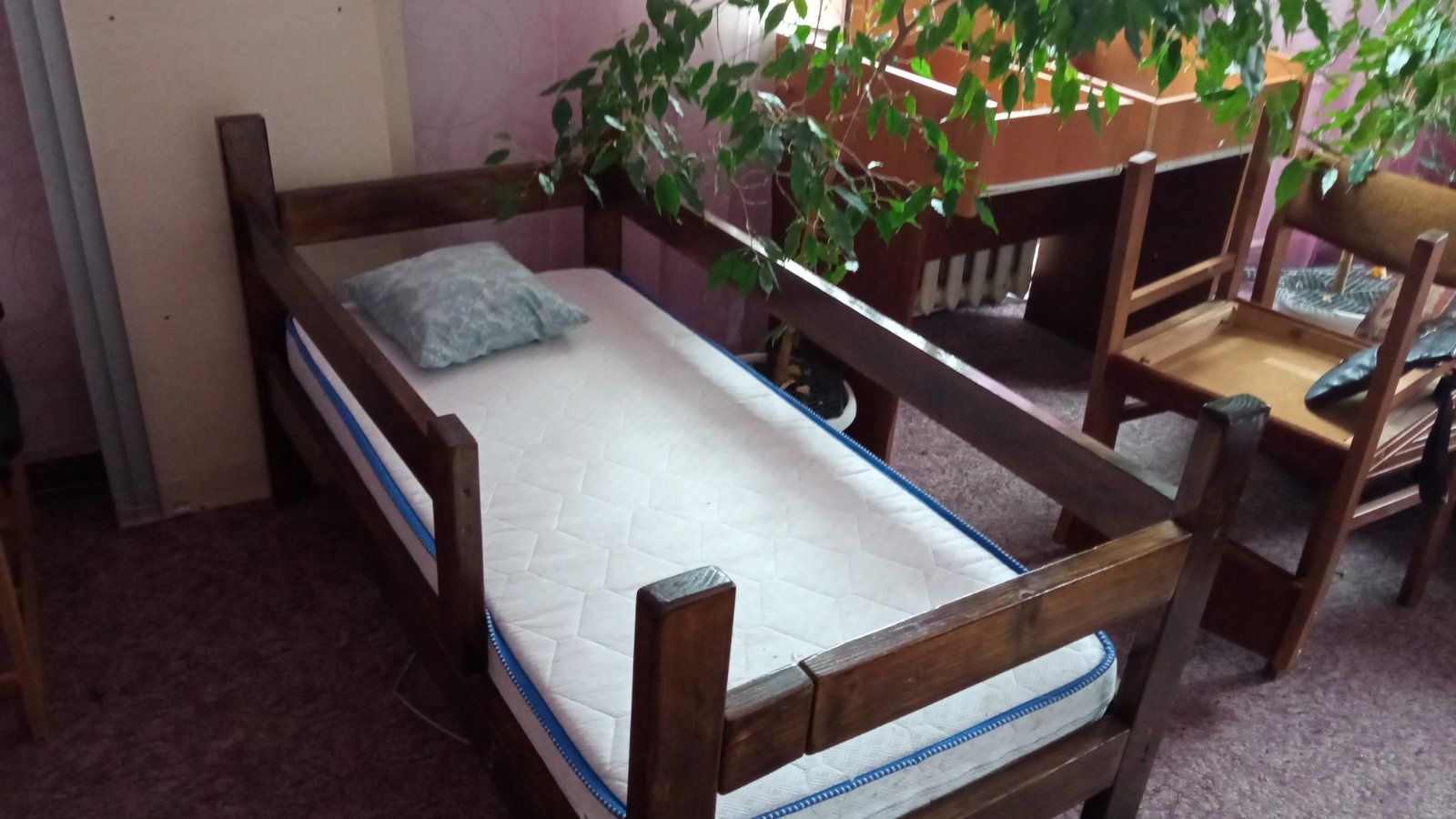 Продается детская кроватка с матрасом