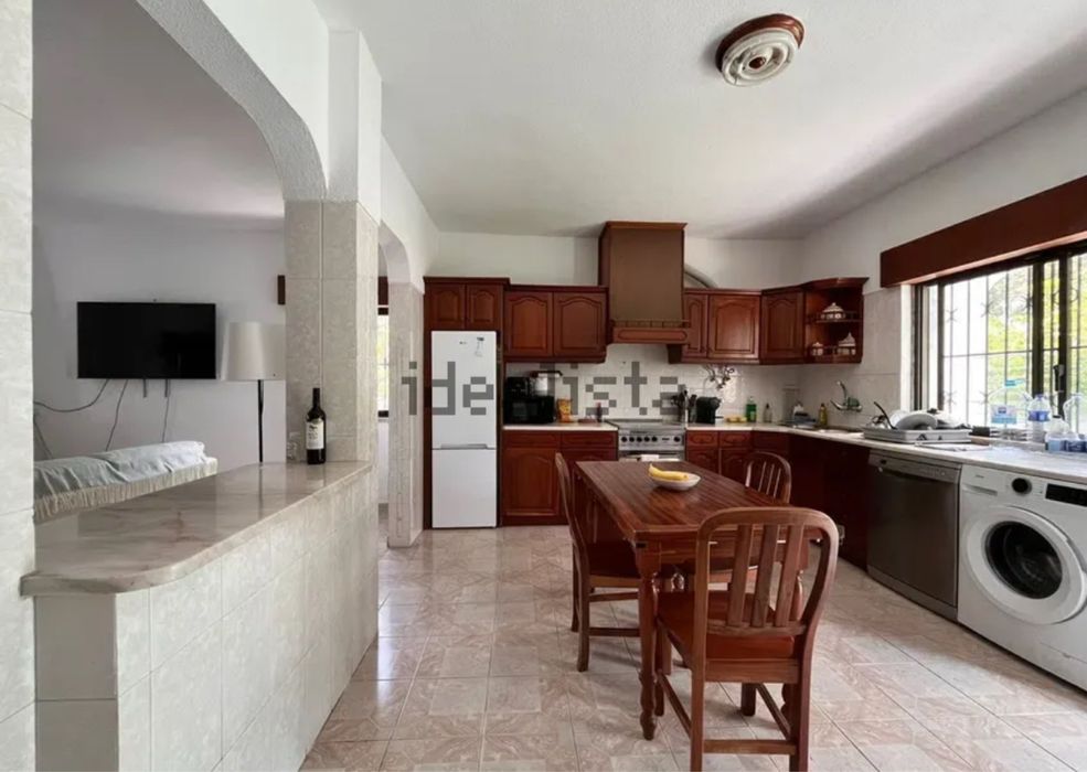 Quarto para alugar em moradia