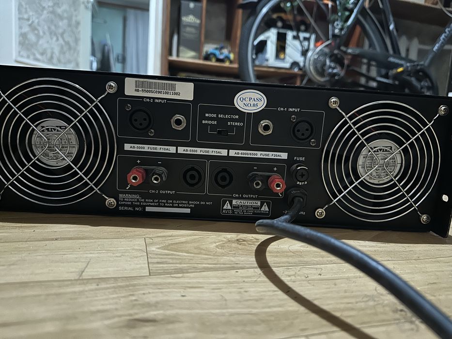 Підсилювач Tenggao AB-5500 в чудовому стані