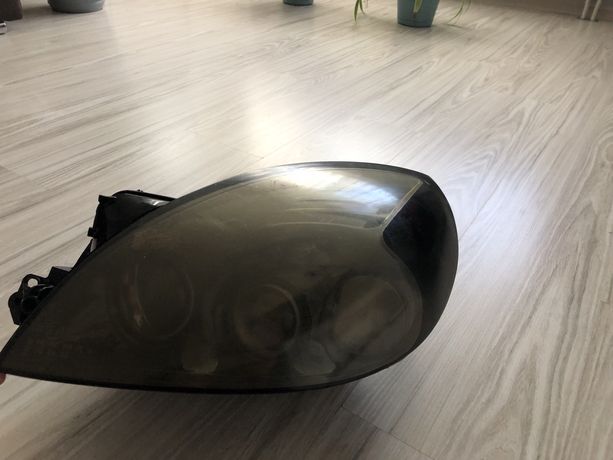 Lampa Ford Puma lewa i prawa uszkodzona