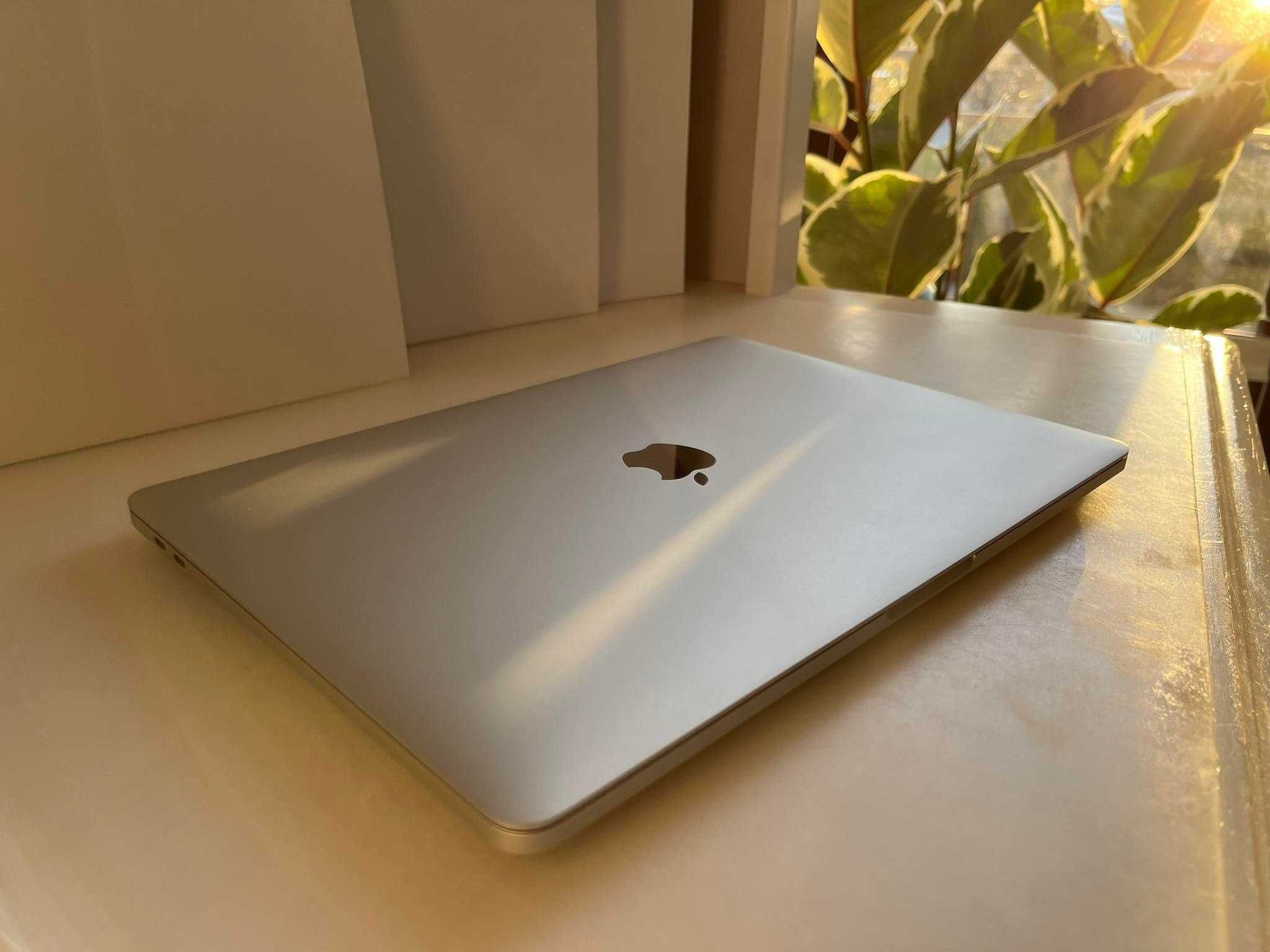 Macbook m1 pro 55cykle, bateria 100%