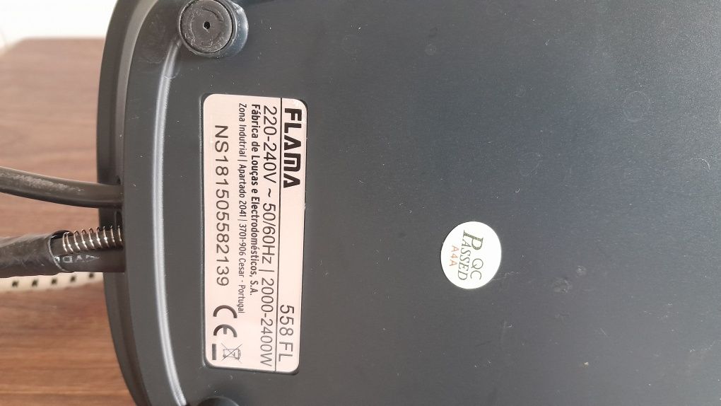 Ferro de engomar Flama avariado ( para peças)