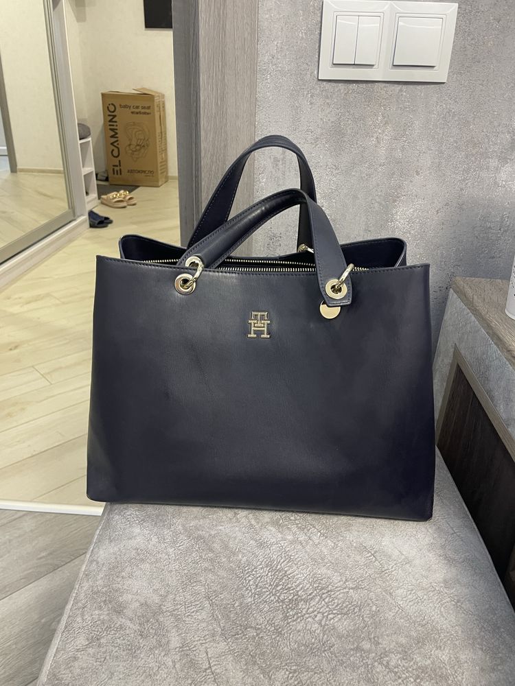Продам сумку  tommy hilfiger оригінал