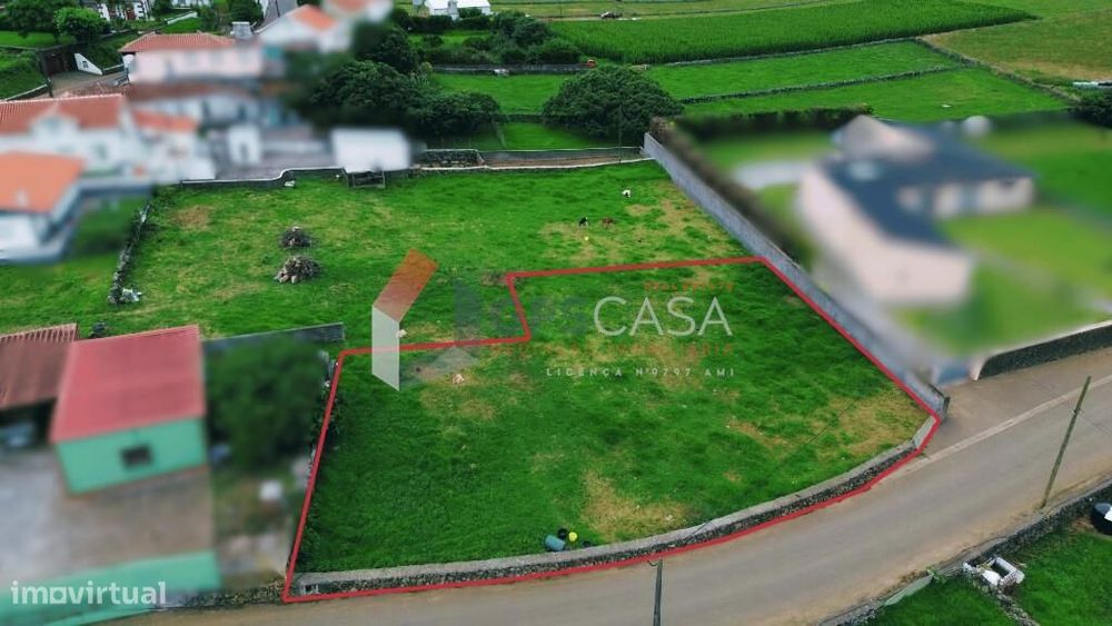 Lote com 779,60 m2 na freguesia das Fontinhas!