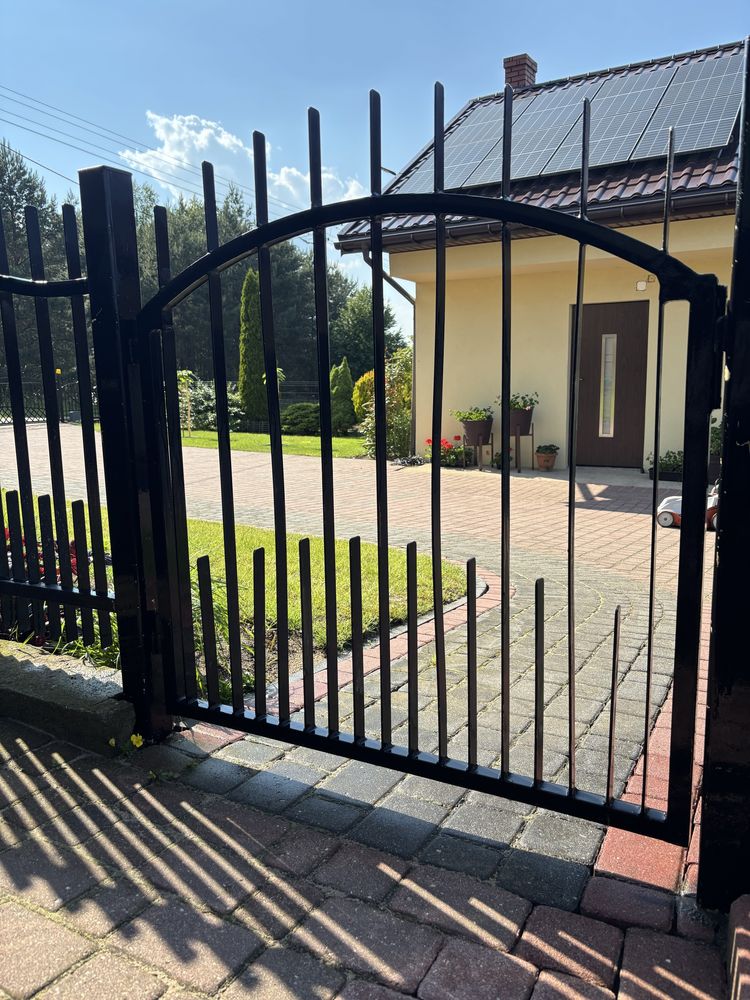 Ogrodzenie metalowe – 2 furtki + 8 przęseł (z mozliwym montazem!!)