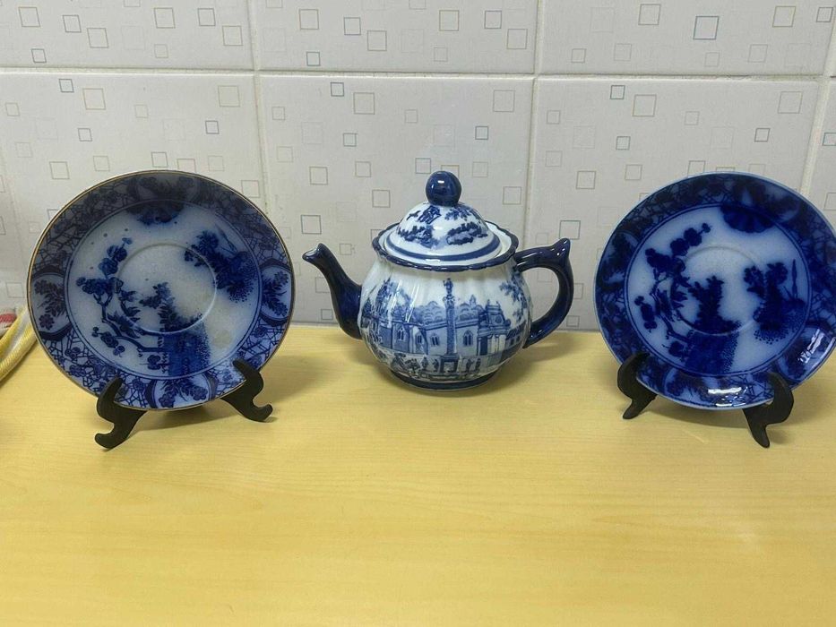 Bule  e pratos( Sacavém )