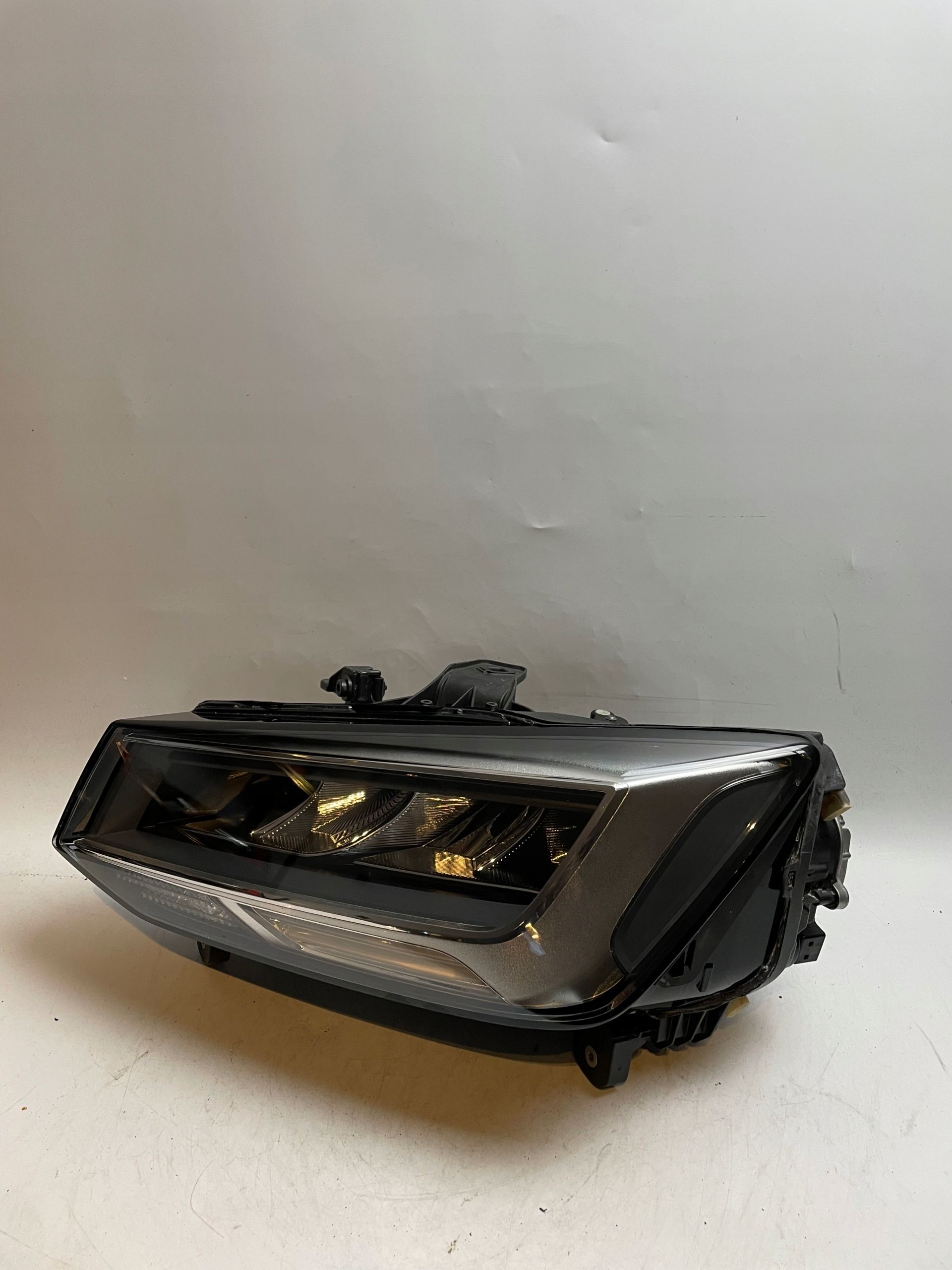AUDI Q2 81A LIFT lampa lewa full led