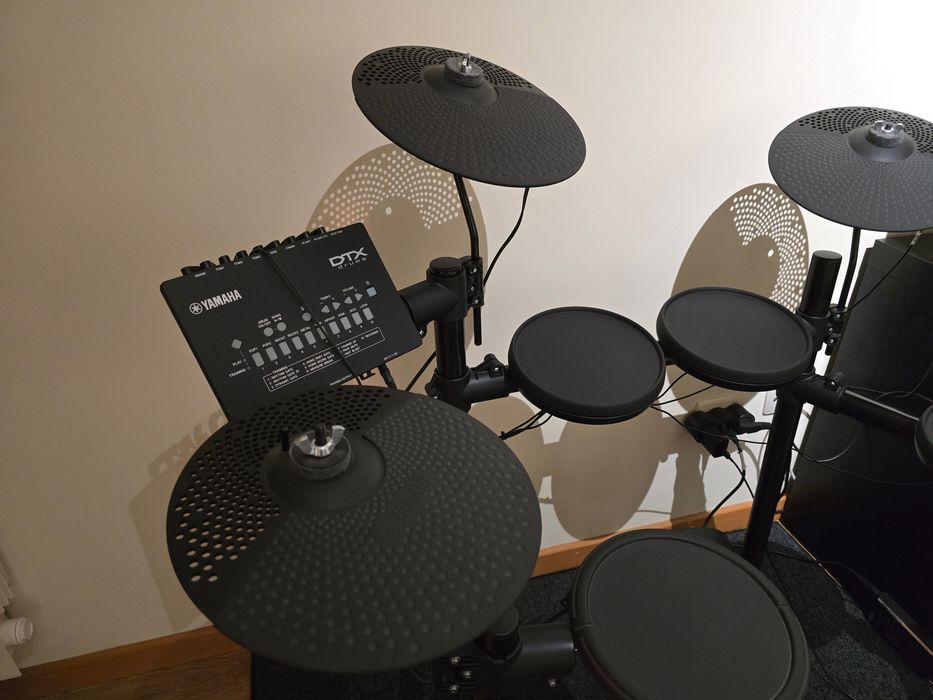 Bateria Electrónica Yamaha DTX-452K + tapete e assento
