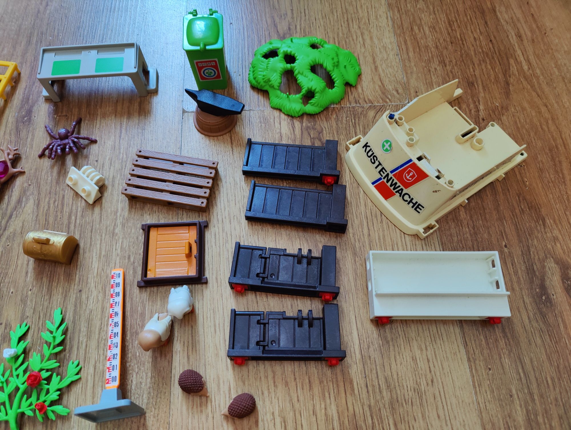 Playmobil - elementy, część statku, biurko, barierki, rośliny