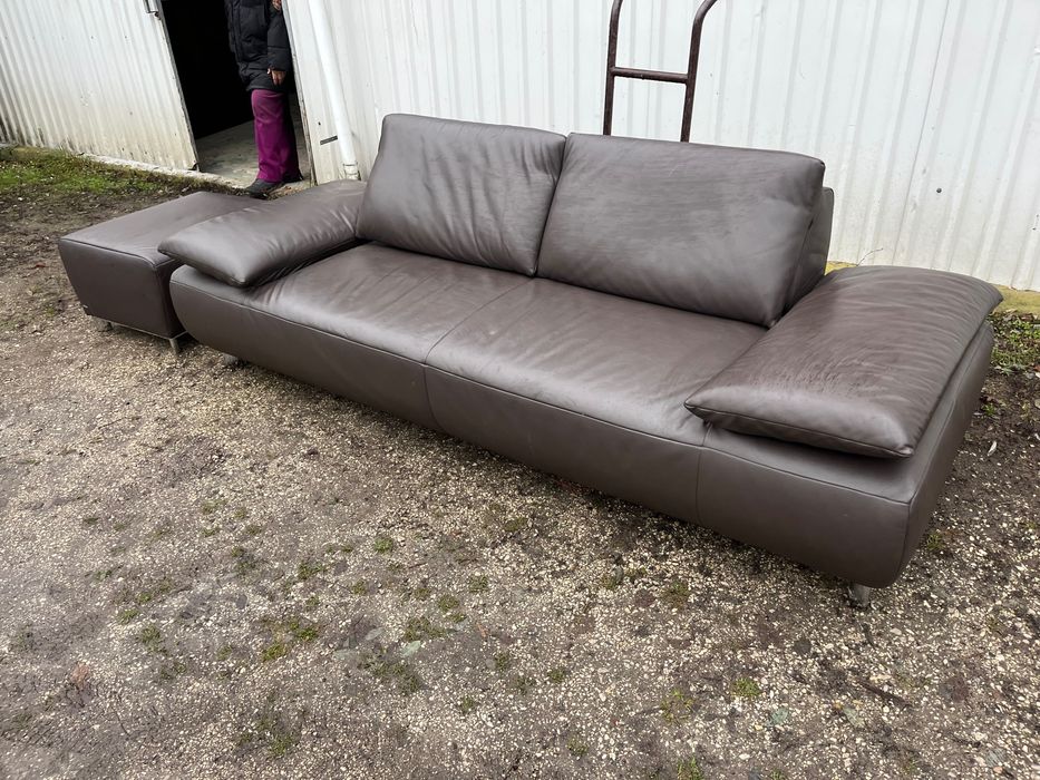 Skórzana ładna sofa .