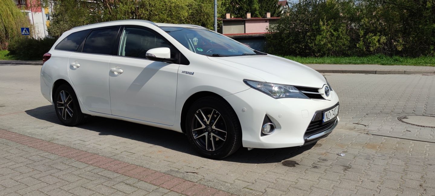 Toyota Auris hybrid 1.8 HSE