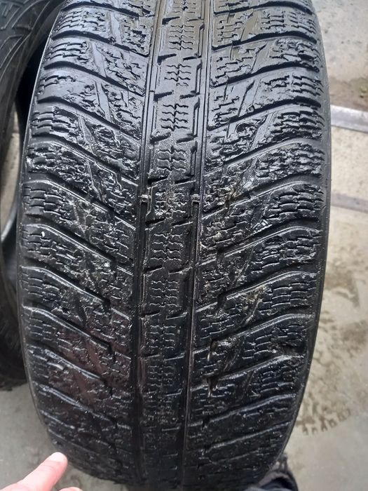 Продам зимову гуму нокіан 255 60 18
