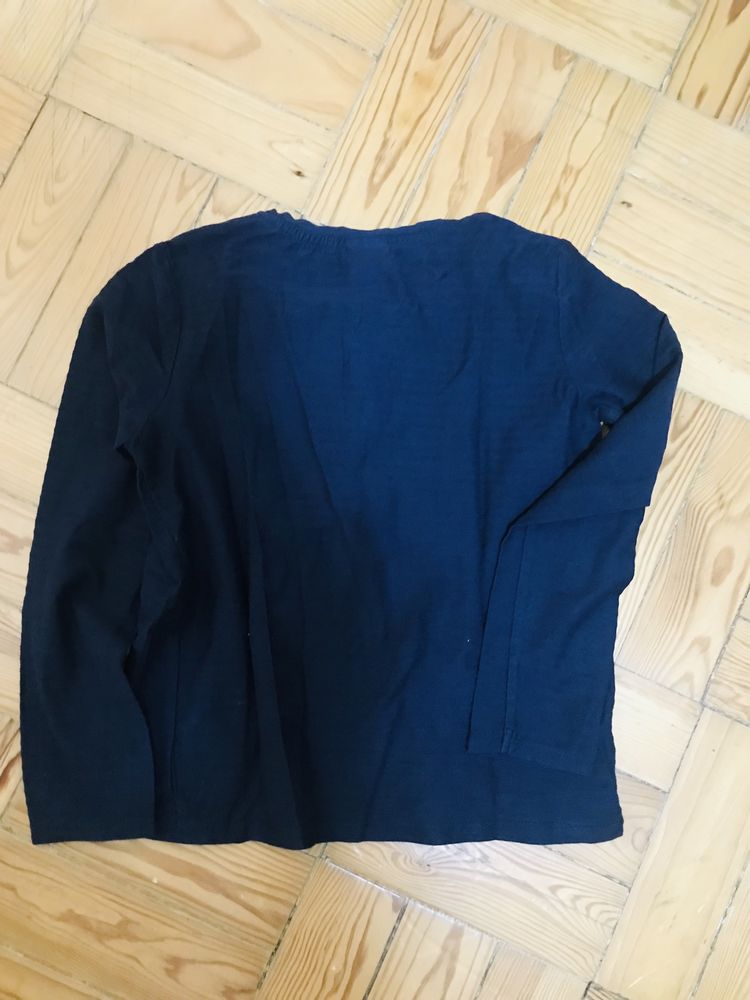 Camisola de algodão azul escuro com botões e manga comp