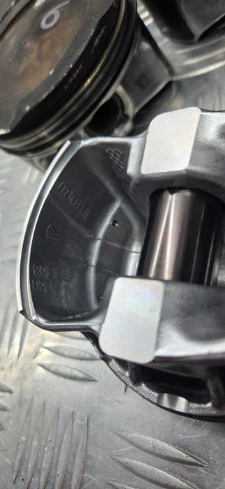 Поршня S63B44BT4  F90 F91 F92 F93 F95 F96 M5 M8 11258747752