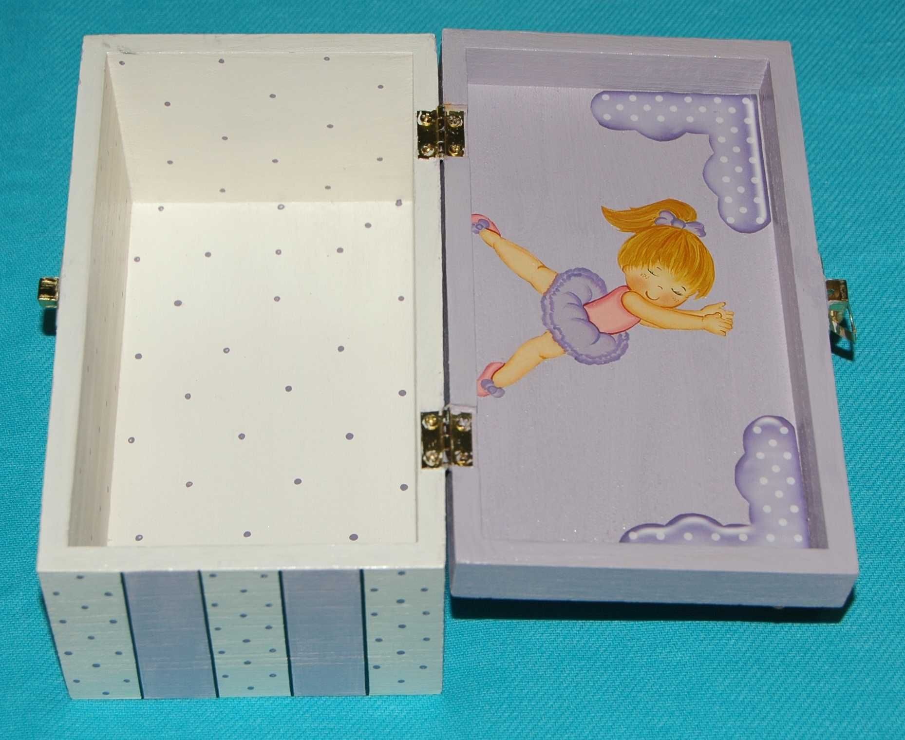 Caixa de madeira bailarina lilás com decoupage pintada à mão (nova)