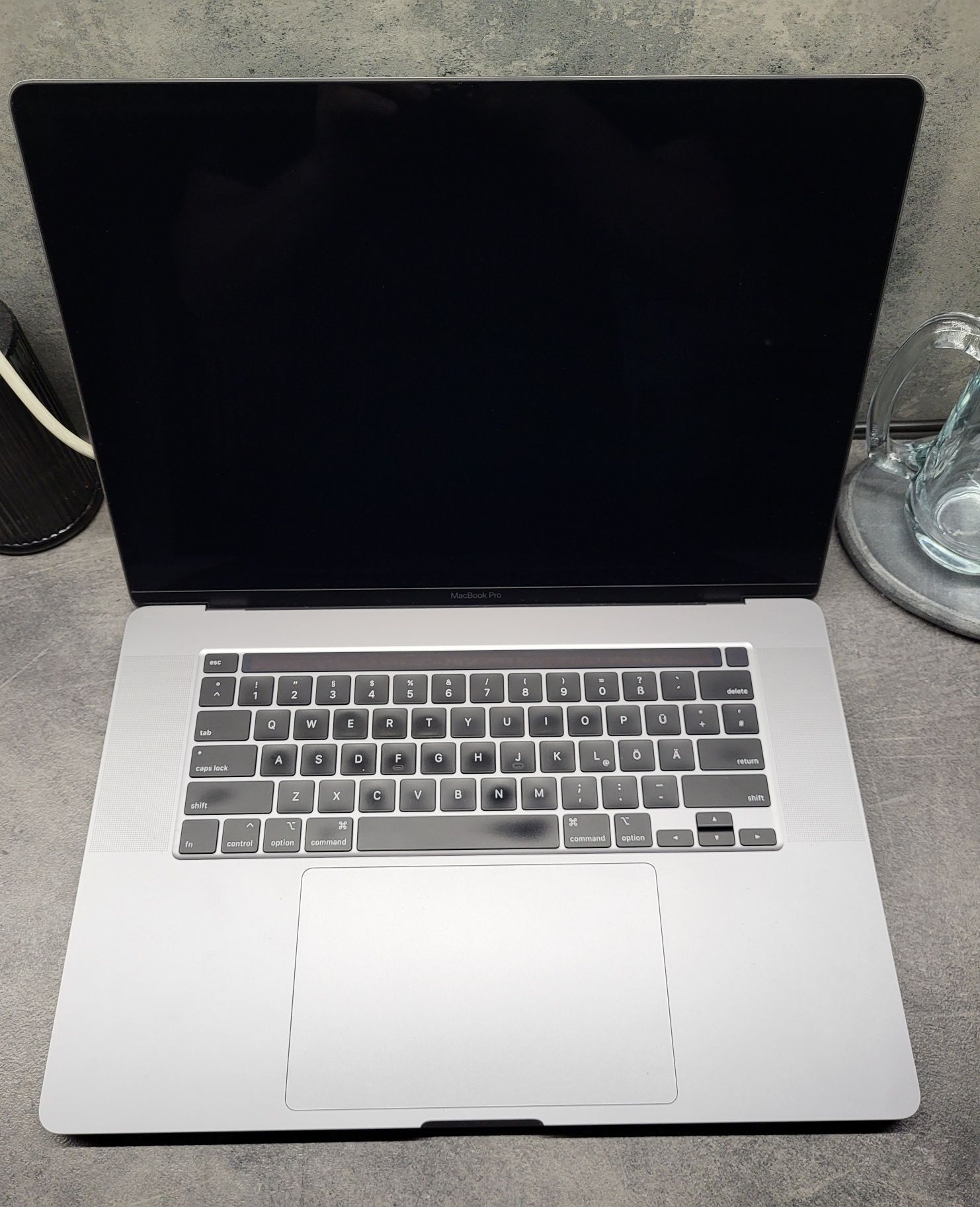 Macbook A2141 16" 2019 i9 16gb 1tb radeon 5500