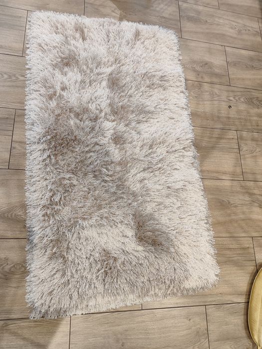 Dywan beżowy shaggy