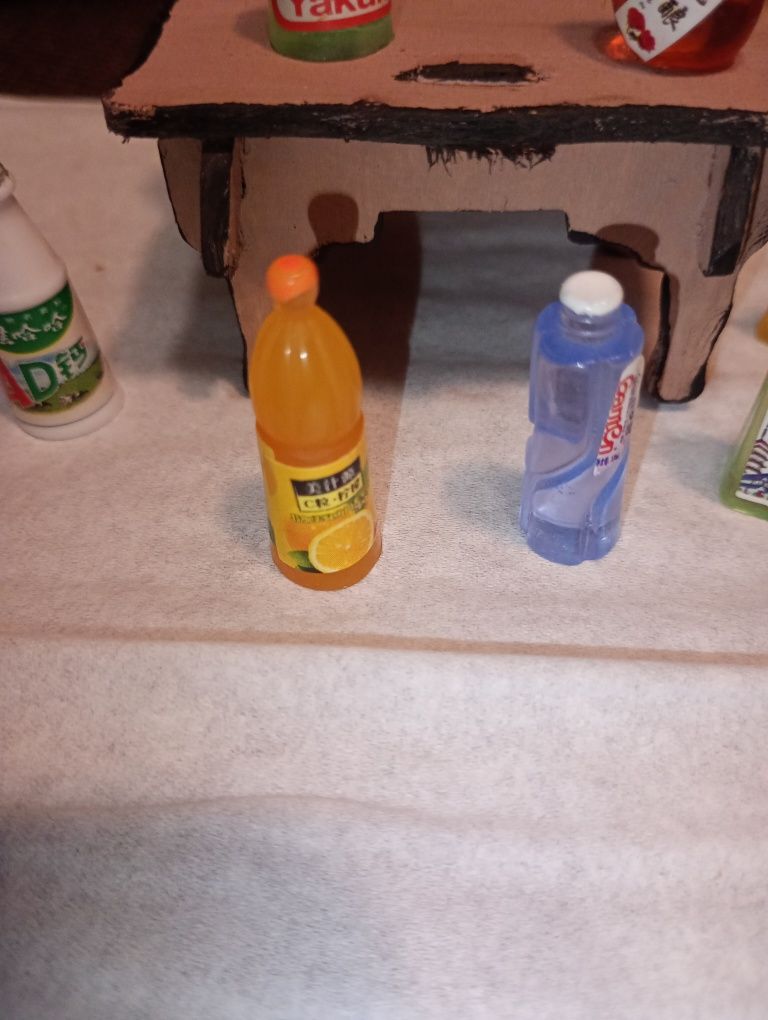 Miniaturowe butelki dla