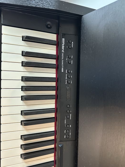 Piano Roland digital F-140R