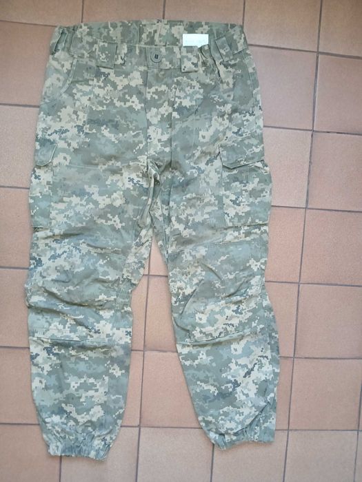 Теплые штаны  и футболки ВСУ.