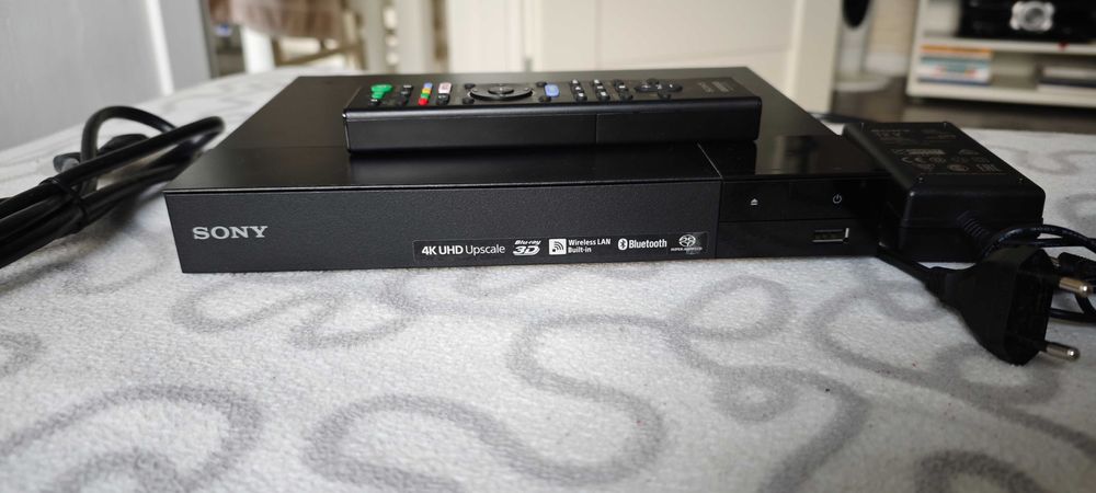 Odtwarzacz Blu-Ray BDP-S6700 4K USB Wi-Fi Bluetooth 12V i 230V mały