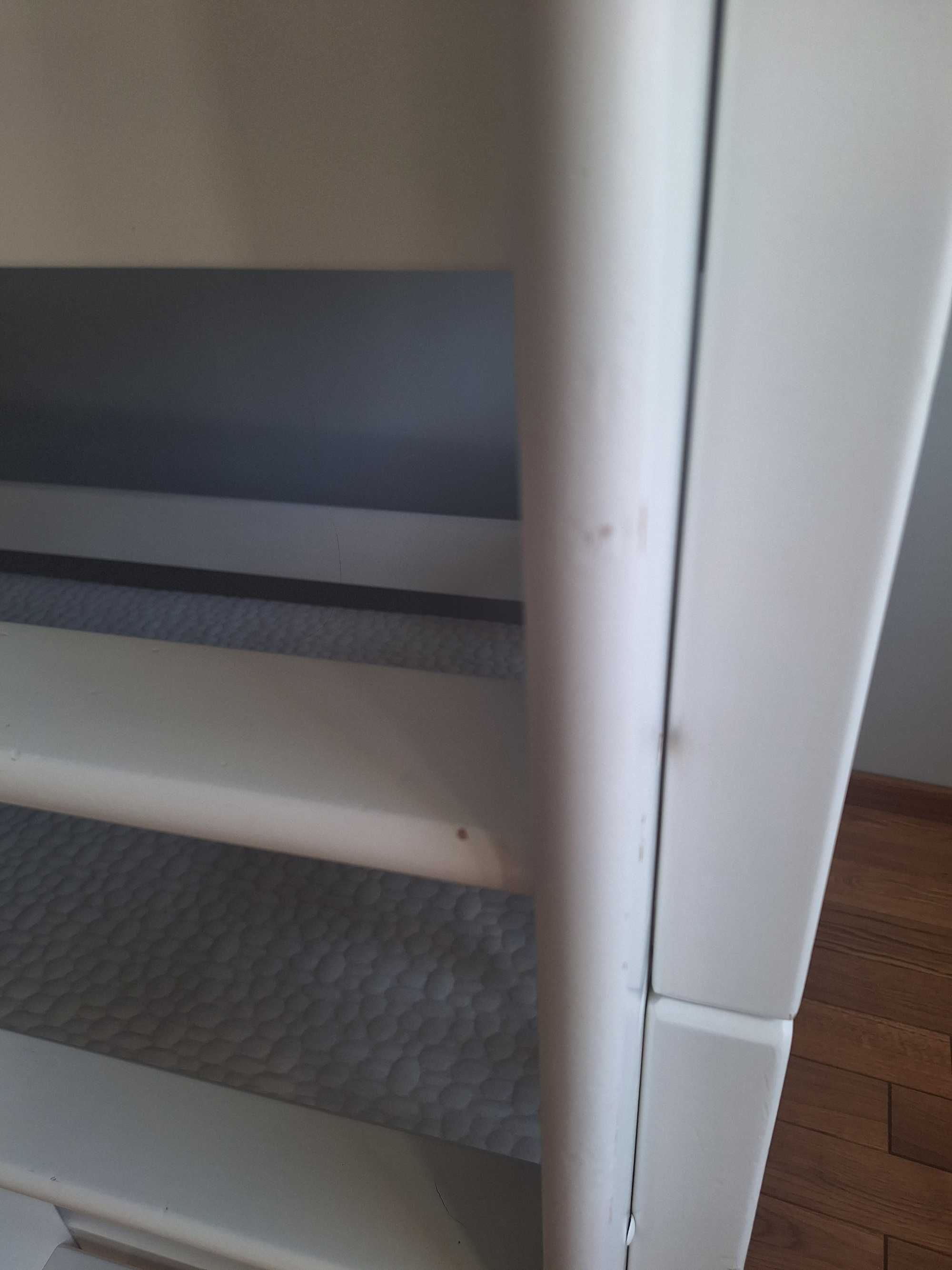 Podwójne łóżko piętrowe z materacami