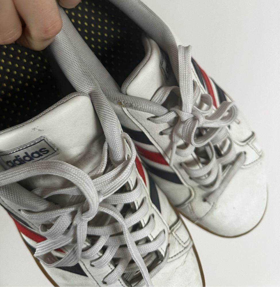 Adidas niskie białe sneakers skóra naturalna