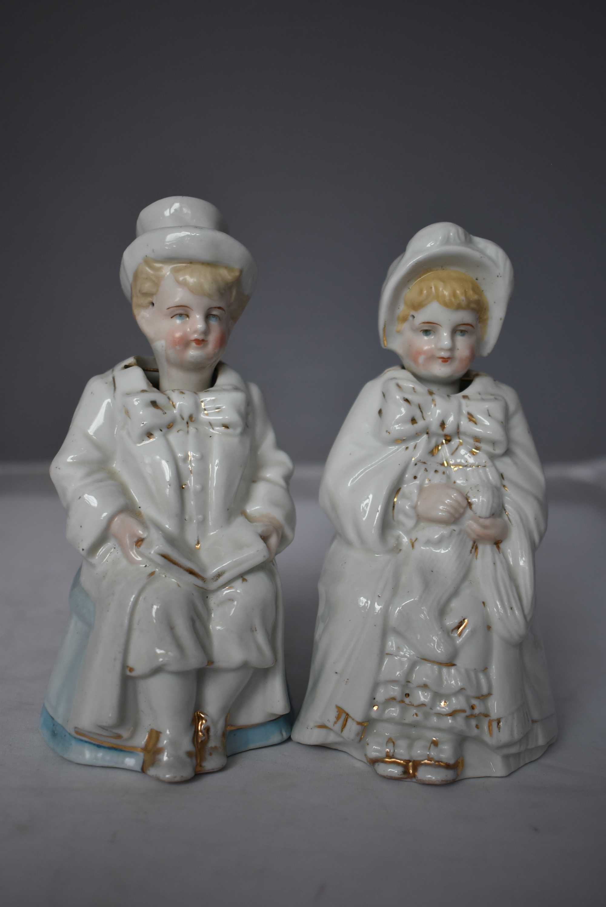 Figurki porcelanowe ruchome, chłopiec i dziewczynka