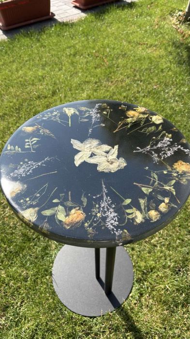 Столик з епоксидноі смоли.