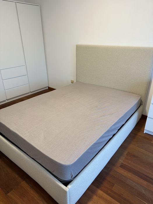 Cama de casal semi nova