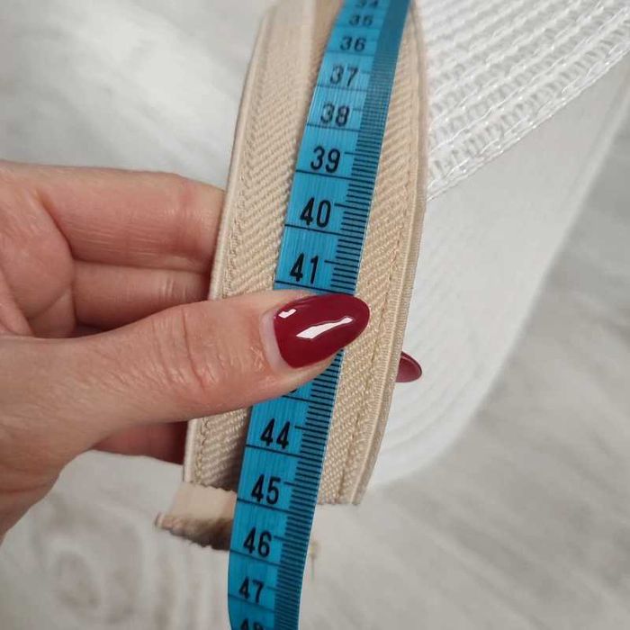 Daszek przeciwsłoneczny biały