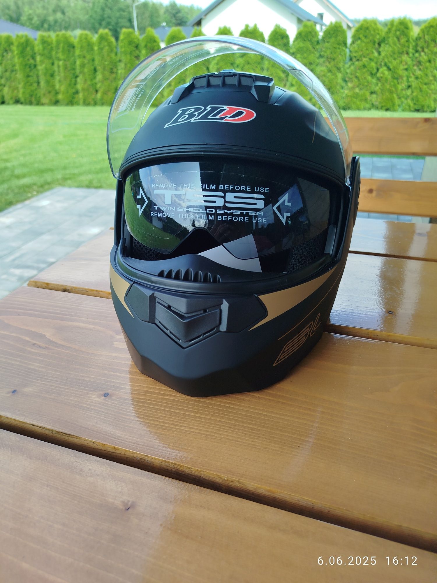 Kaski motocyklowe nowe rozmiary M,L -2 sztuki