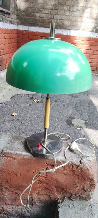 Продам настольную лампу Лиесма.