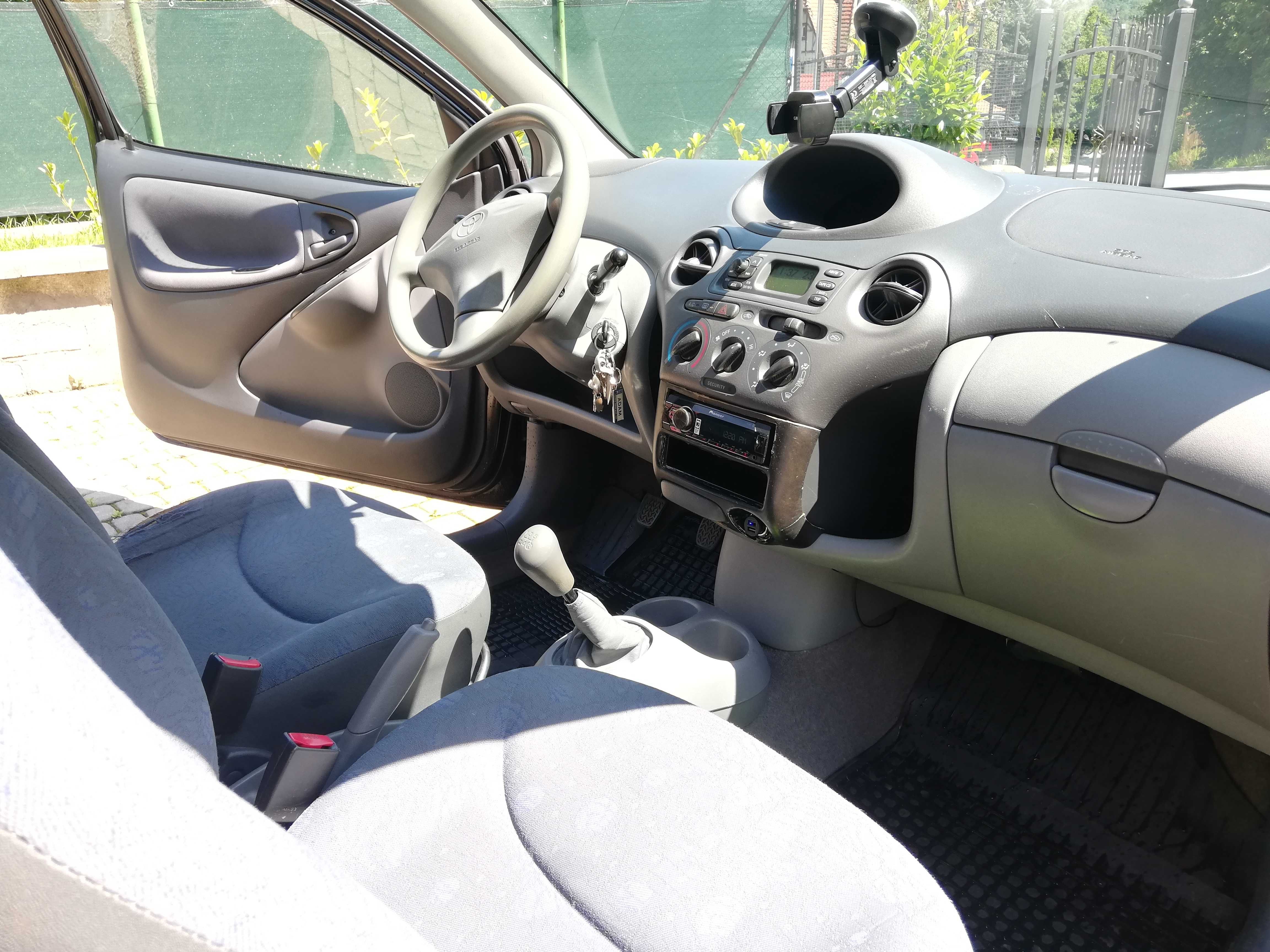 Toyota Yaris 1,0 benzyna 2002 klimatyzacja