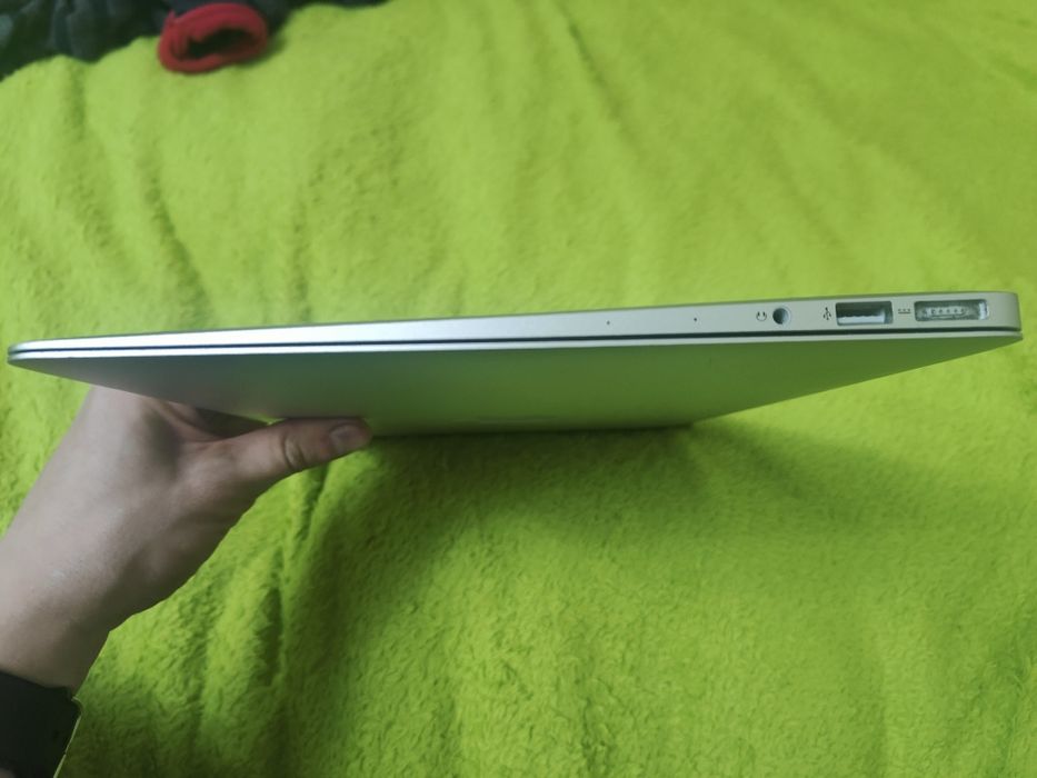 MacBook Air 2017 8/256/i5