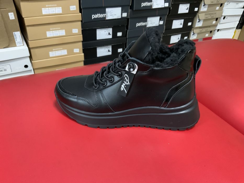 Кроссовки  женские черные зимние кожа