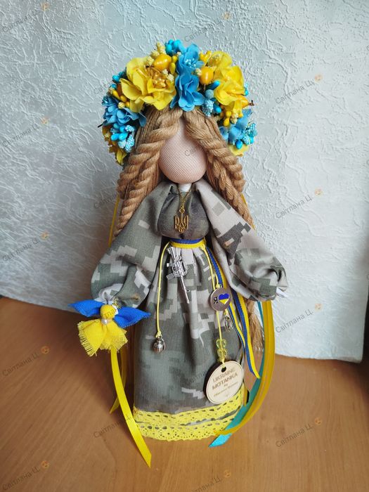 В наявності лялька мотанка