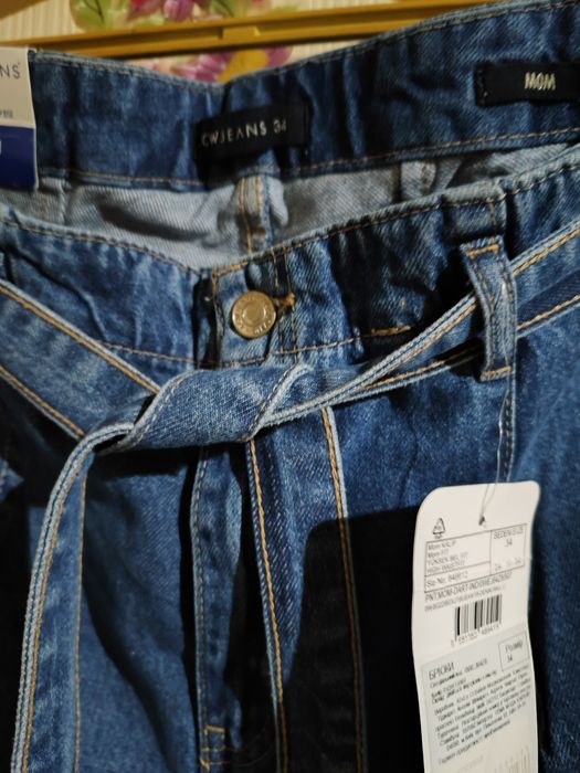 Жіночі джинси мом.
