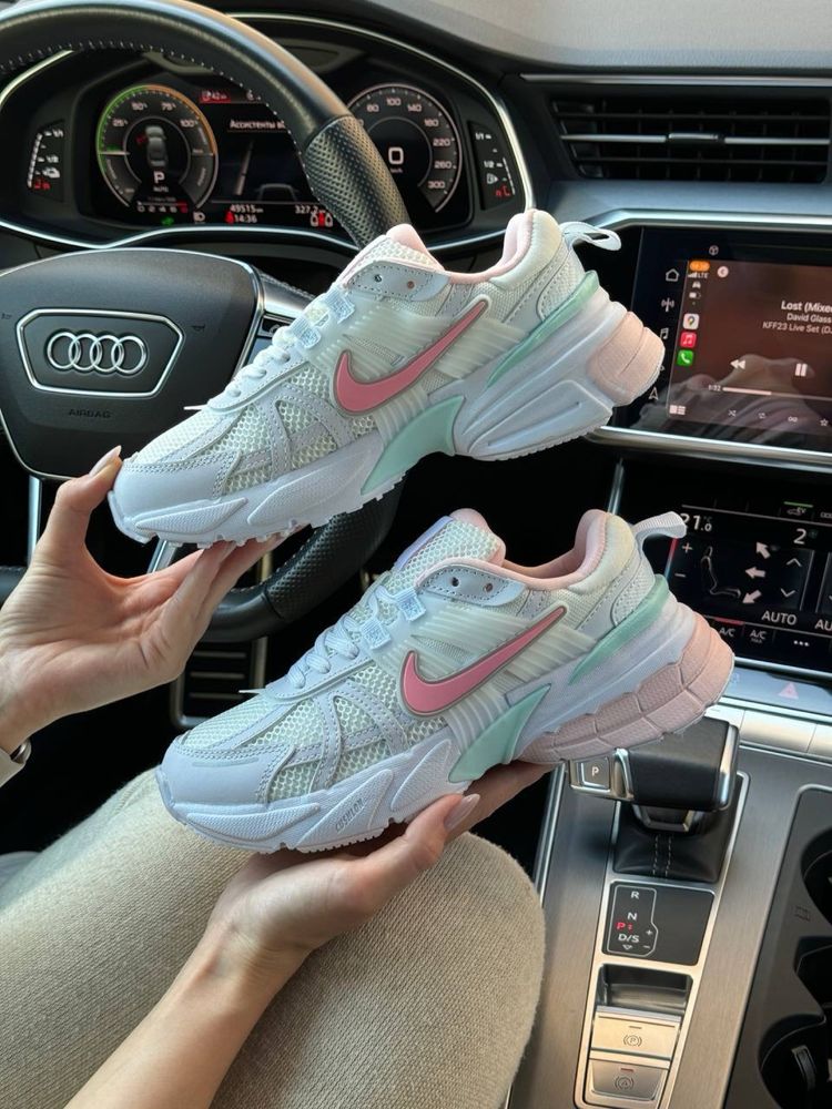 Жіночі кросівки Nike Runtekk WMNS White Pink