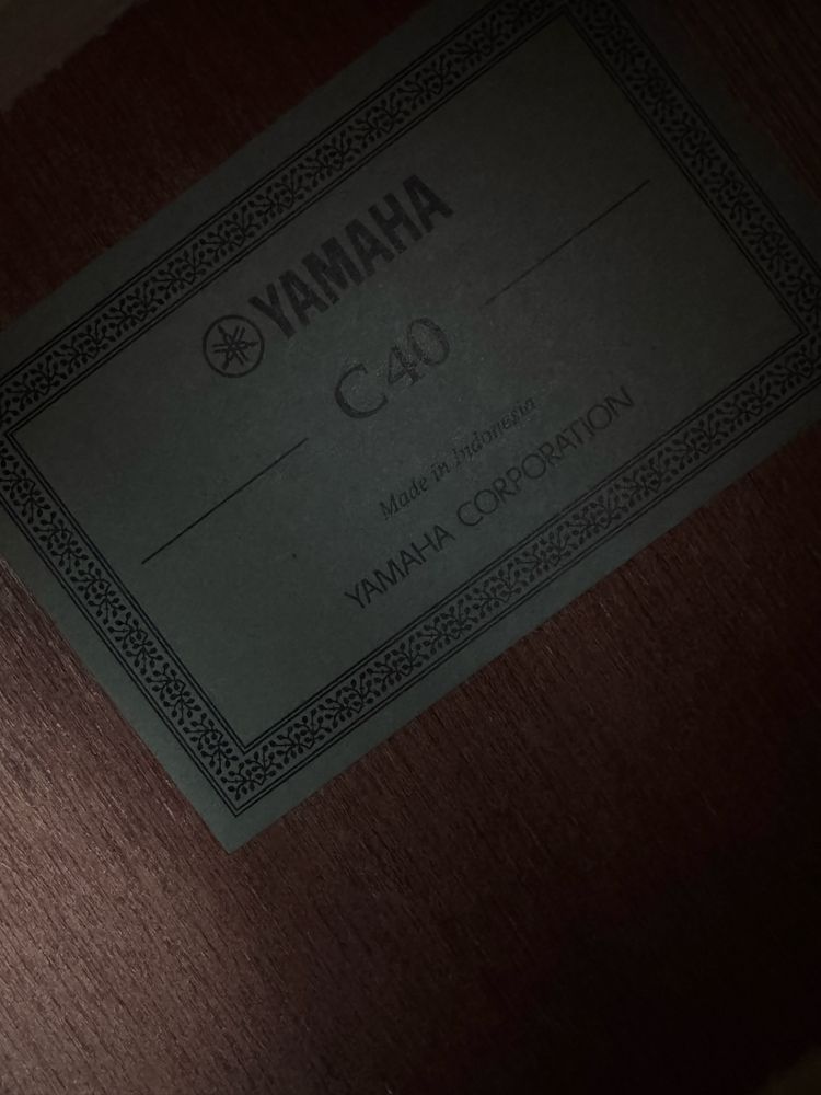 Гітара Ямаха c40 ( з чохлом )