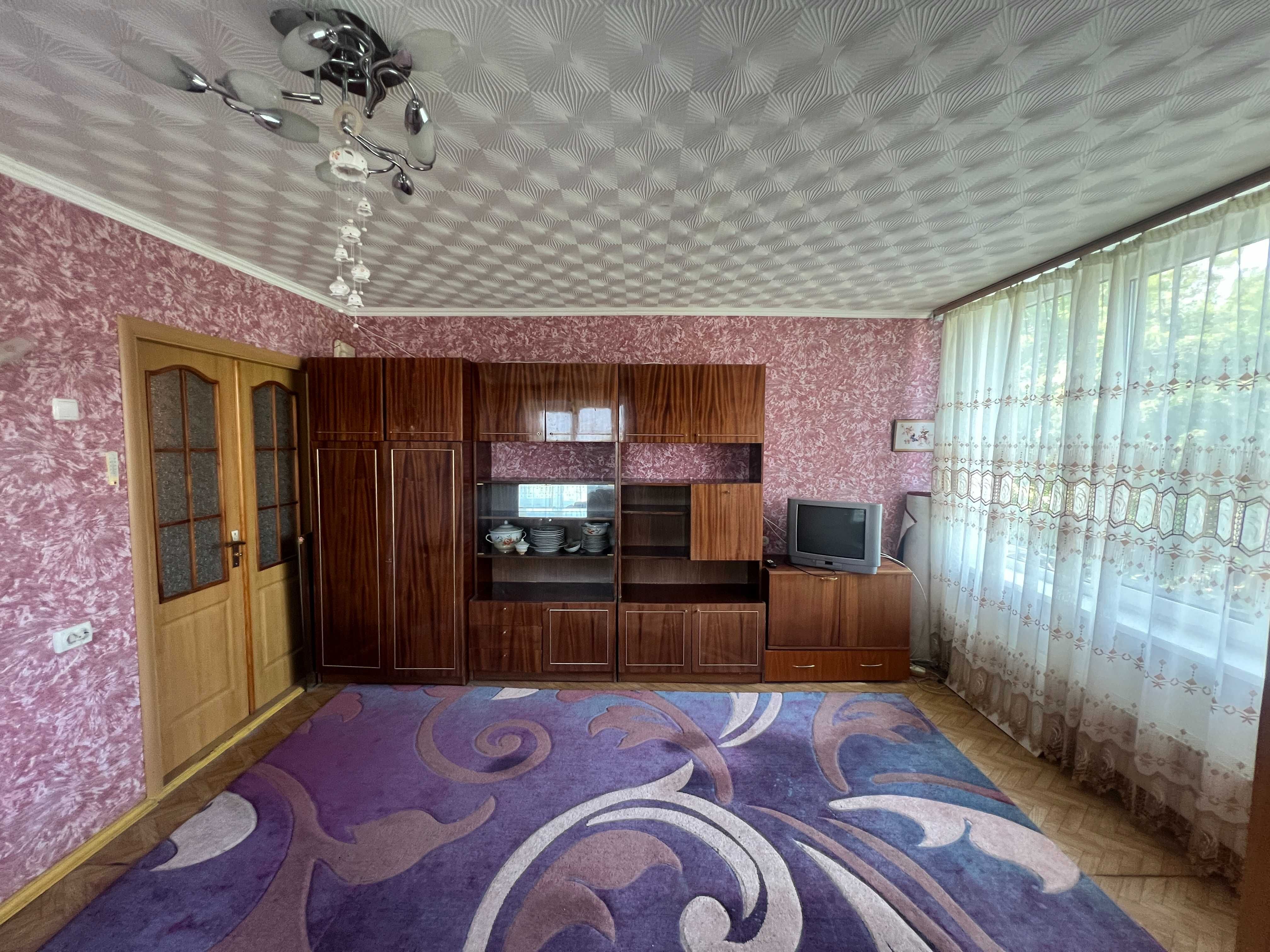 Продаж 2 кім квартира в місті Яготин центр р-н Каштани