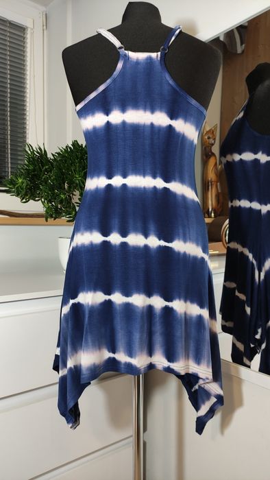 Letnia sukienka bokserka dłuższe boki S