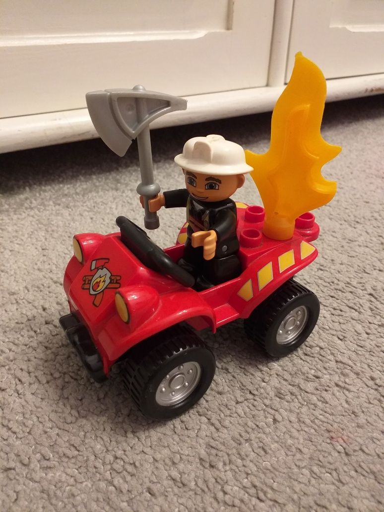 Lego Duplo strażak autko wóz strażacki